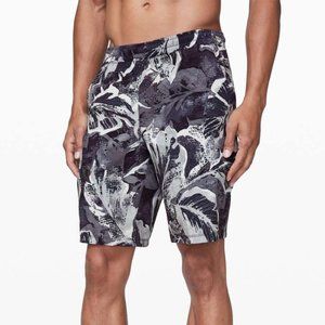 Lululemon Pace Breaker 7" Short - Gray Floral - Medium